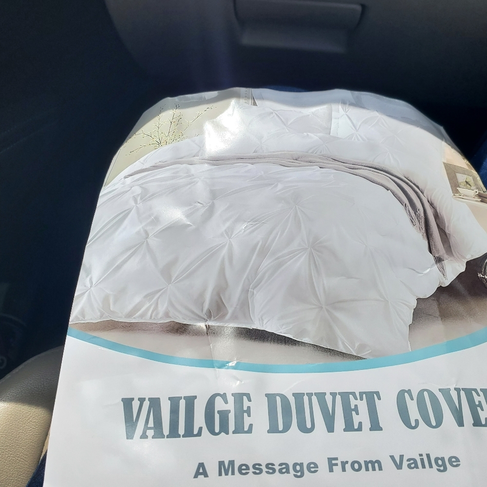 Queen duvet cover with shams
